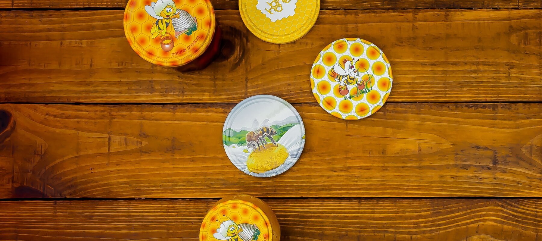 Stiklainių dangteliai - metaliniai užsukami dangteliai